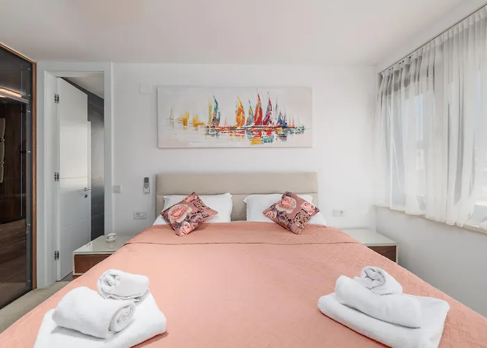 Hedonic Apartment Krk Town