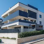 Hedonic Penthouse With Rooftop Pool & Sea View Apartmán Krk Town
