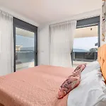 Hedonic Penthouse With Rooftop Pool & Sea View Apartmán