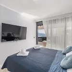 Hedonic Penthouse With Rooftop Pool & Sea View Apartmán Krk Town