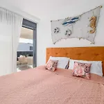 Hedonic Penthouse With Rooftop Pool & Sea View Apartmán *