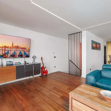 Hedonic Penthouse With Rooftop Pool & Sea View Krk Town