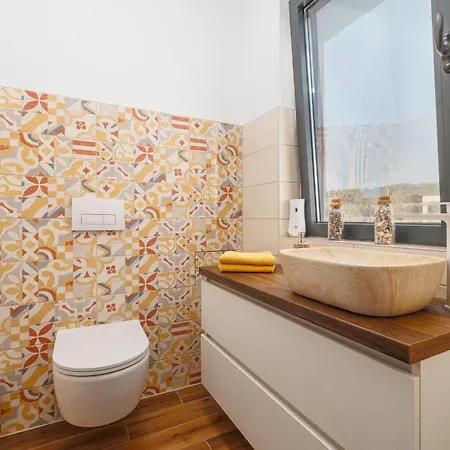 Hedonic Penthouse With Rooftop Pool & Sea View 아파트