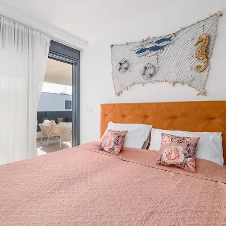 Hedonic Penthouse With Rooftop Pool & Sea View 아파트 *