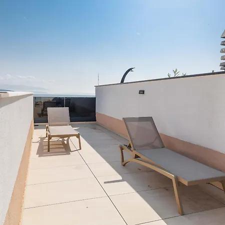 Hedonic Penthouse With Rooftop Pool & Sea View Apartmán