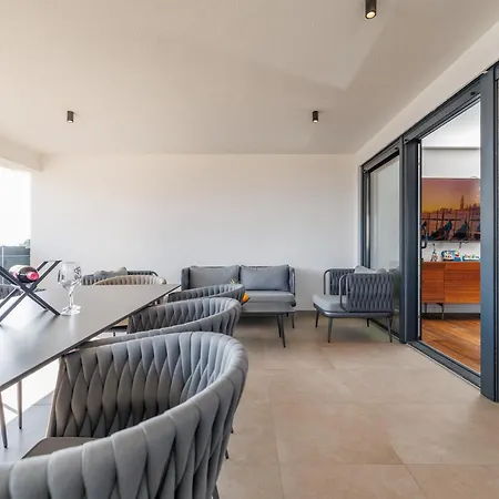 Apartmán Hedonic Penthouse With Rooftop Pool & Sea View Krk Town