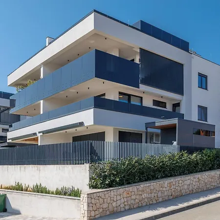 Hedonic Penthouse With Rooftop Pool & Sea View Apartmán Krk Town