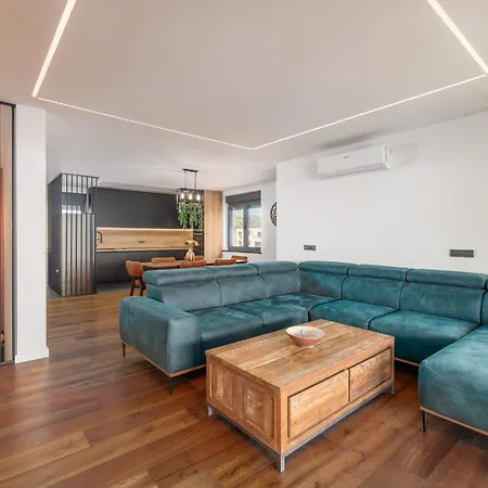 Hedonic Penthouse With Rooftop Pool & Sea View Apartmán Krk Town