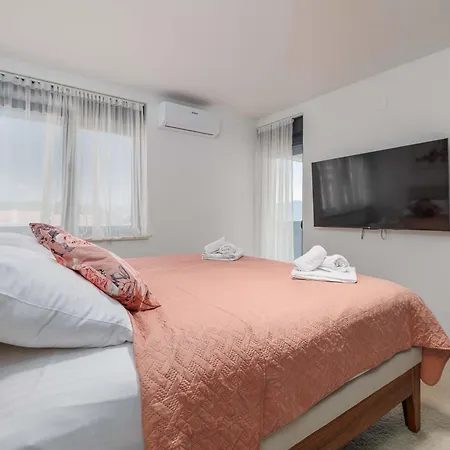 Apartmán Hedonic Penthouse With Rooftop Pool & Sea View *