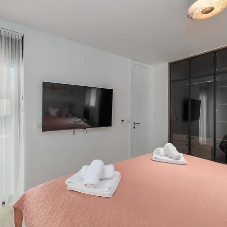 Hedonic Penthouse With Rooftop Pool & Sea View Apartmán Krk Town