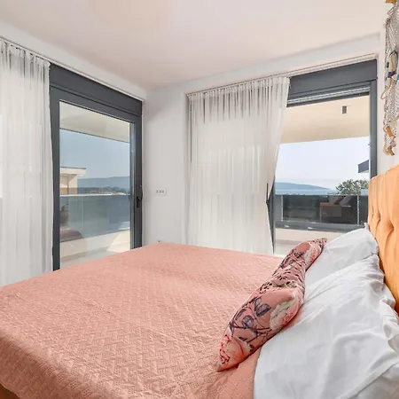 Hedonic Penthouse With Rooftop Pool & Sea View Apartmán