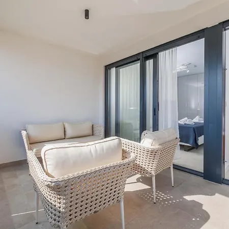 Apartmán Hedonic Penthouse With Rooftop Pool & Sea View Krk Town