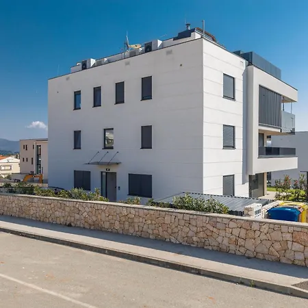 Hedonic Penthouse With Rooftop Pool & Sea View Krk Town